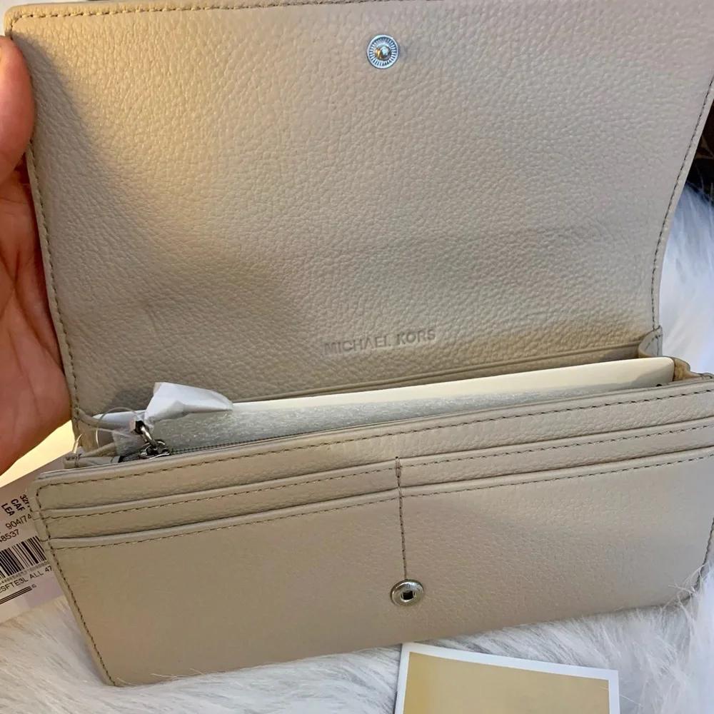 NWT Michael Kors‎ Wallet